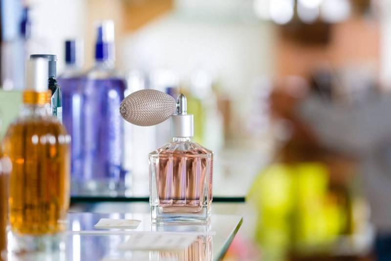 Comment vendre des parfums dans son institut de beauté?